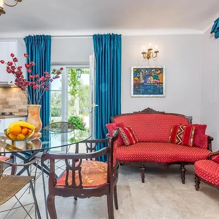 דירה Family-friendly With Swimming Pool Arbanija, Ciovo - 11789