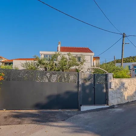 Family-friendly With Swimming Pool Arbanija, Ciovo - 11789 * Trogir