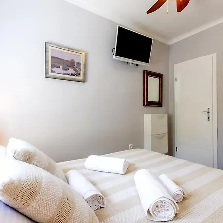 Apartman Family-Friendly Apartments With Swimming Pool Arbanija, Ciovo - 11789 *