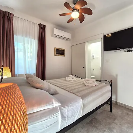 아파트 Family-friendly With Swimming Pool Arbanija, Ciovo - 11789