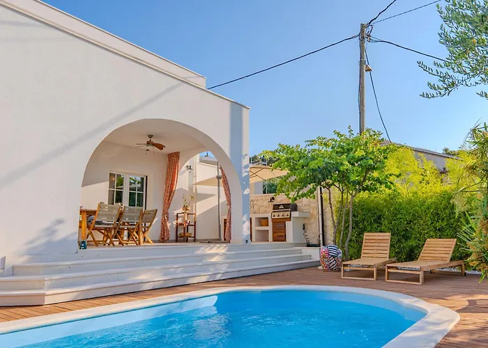 公寓 Family-friendly With Swimming Pool Arbanija, Ciovo - 11789 *