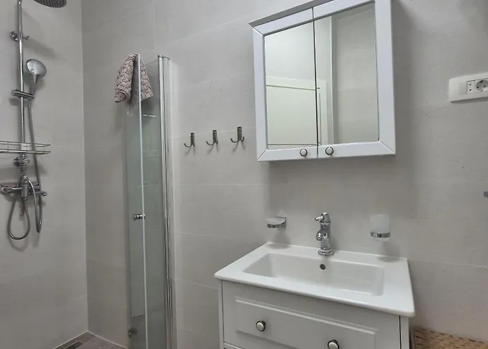 Family-friendly With Swimming Pool Arbanija, Ciovo - 11789 公寓